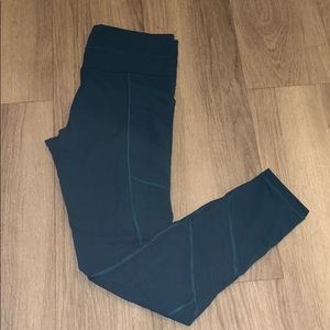 Athletes teal leggings with pockets
